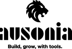 Utensili manuali Ausonia esposti in un negozio ferramenta