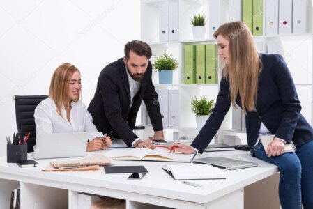 Team di Petrone Rappresentanze riunito in ufficio