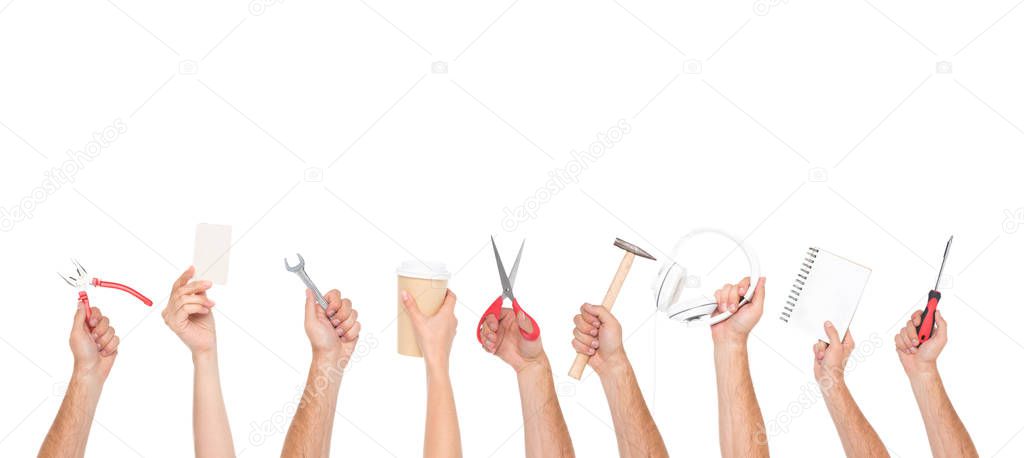 Set di utensili manuali ordinati in valigetta professionale