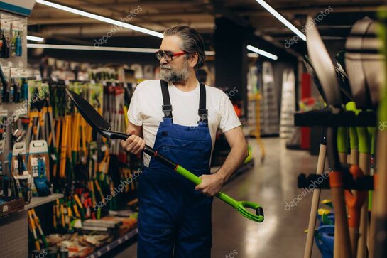 Nuovi prodotti Ausonia e Garten Pro esposti in un punto vendita ferramenta e giardinaggio