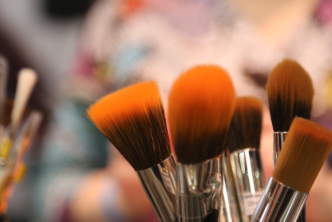 Utensili professionali Ausonia esposti in negozio ferramenta